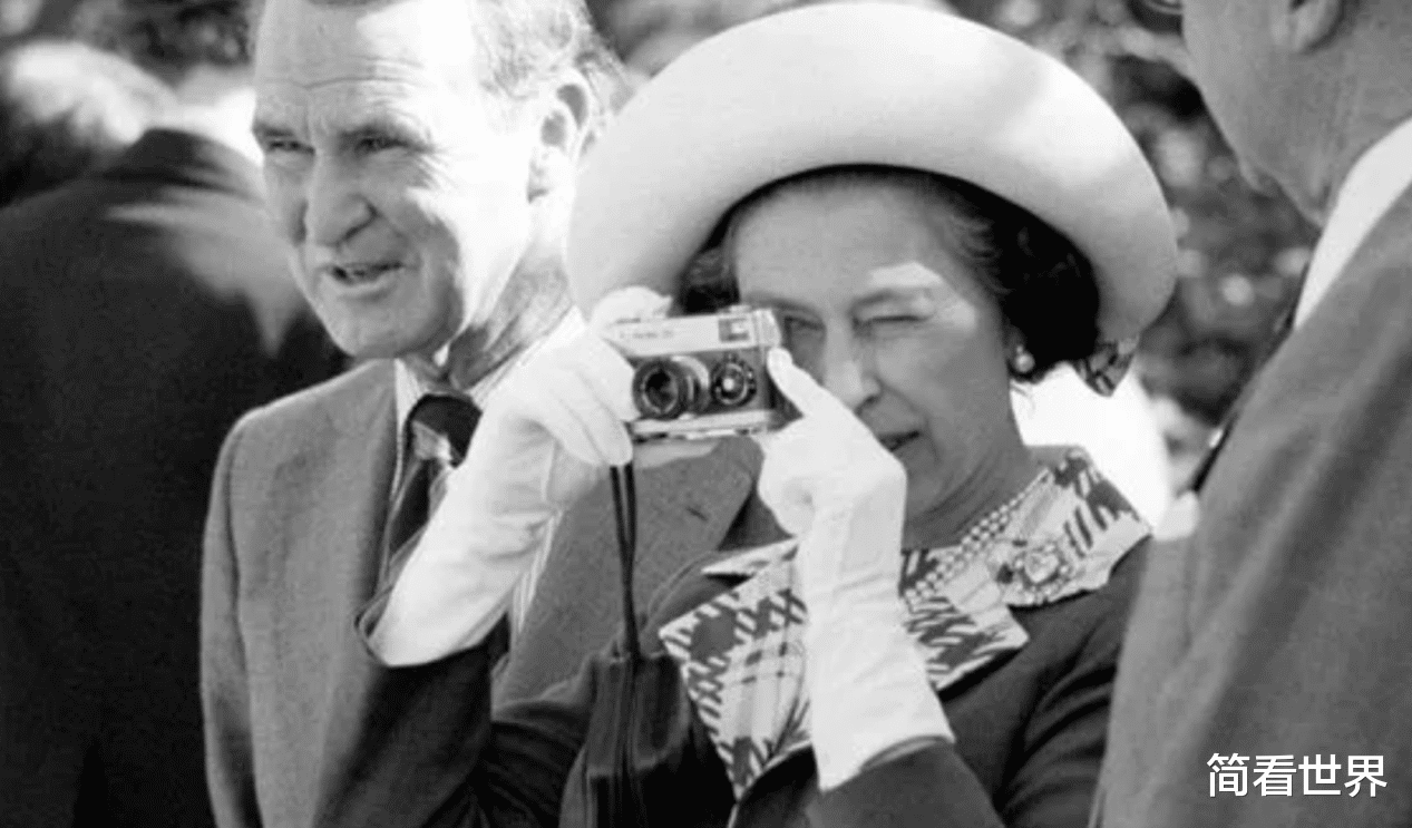 英国|英国95岁女王首晒陈年旧照，只给凯特撑腰，梅根嫉妒却无可奈何