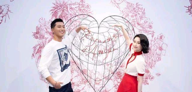 窦骁|何超莲贴照片为男友庆生 窦骁生日愿望超级奇葩