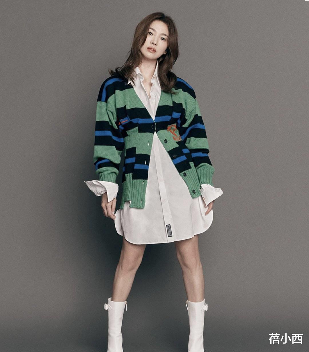 宋慧乔|宋慧乔剪了妹妹头+法式刘海，简单穿白色连衣裙，比25岁时更显嫩