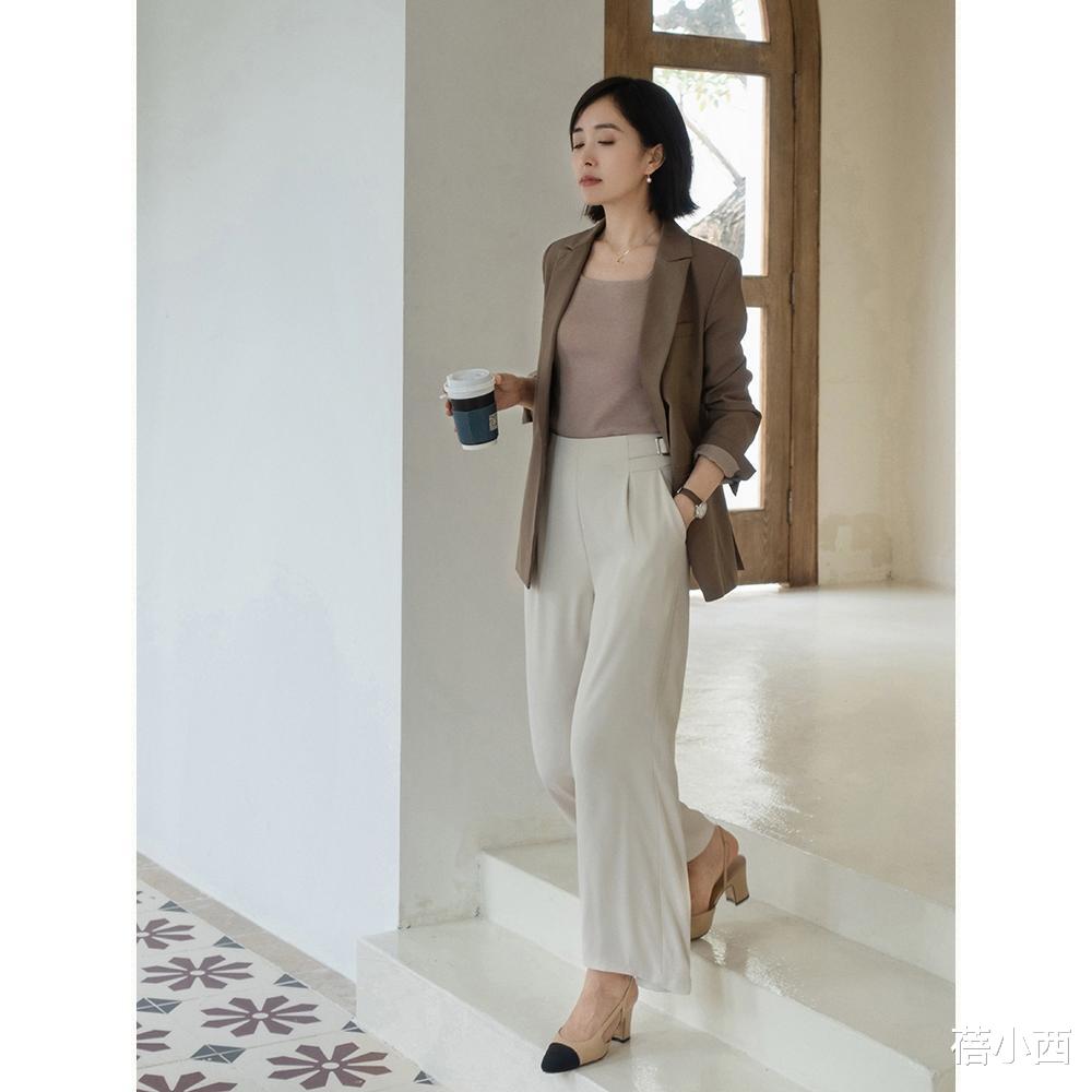 穿衣搭配|时髦精今秋穿的外套不再是开衫，而是西装，简约高级又有气质