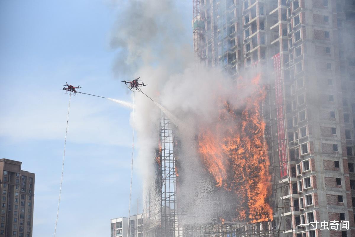 一寸虫奇闻|大连“大裤衩”大楼着火，直升机参与救援，遇到高层火灾该怎么办