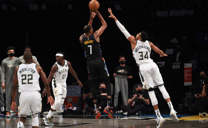 篮网队|篮网125-86雄鹿，杨毅：我滴个乖乖，咋了这是！王猛：回家看杜兰特集锦去