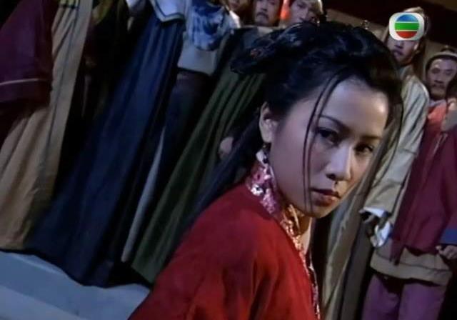 赵敏|9版周芷若“手撕”赵敏，谁战斗力爆表，谁像小学生打架？