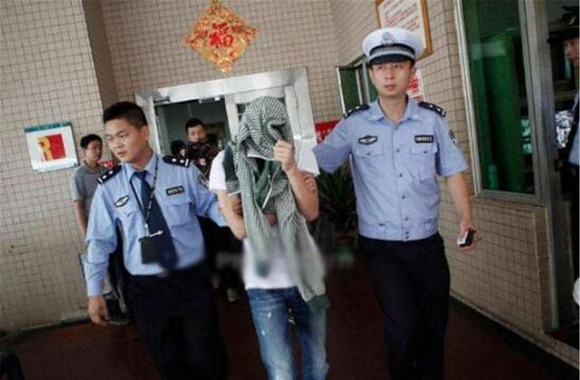 炼爱纪|起底吴谢宇：北大学霸，弑母、分尸、骗钱，30张身份证潜逃1162天