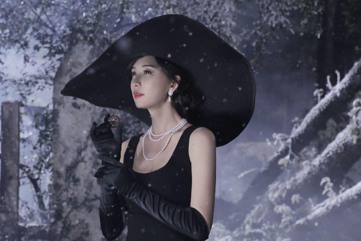 林志玲|日本媳妇林志玲真会穿，一袭蕾丝连衣裙高贵优雅，时髦洋气