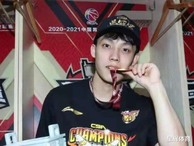 徐杰|徐杰事业爱情双丰收 夺第三冠又进国家队 假期与甜美女友团聚秀恩爱