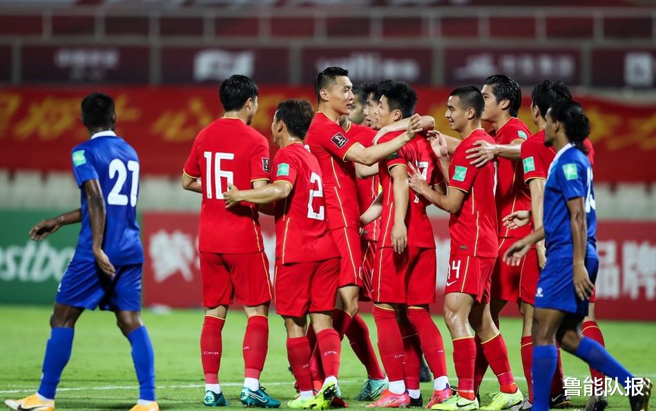 阿兰|阿兰首次先发差点演砸！一度错失必进球，破门救赎后兴奋握拳庆祝