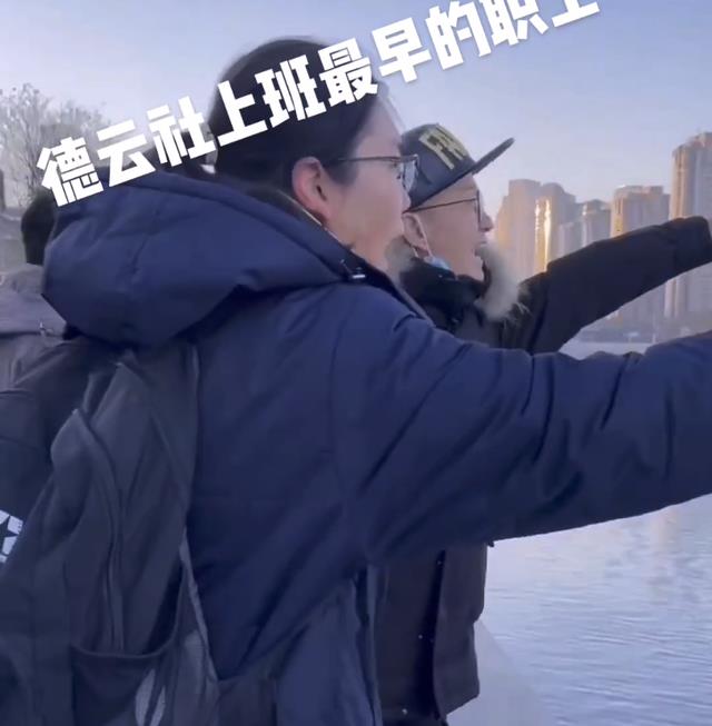 德云社|龙字科首演在即，部分学员仍冒严寒在河边喊嗓子，想成功真没捷径