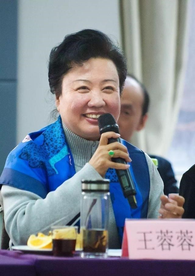 莫言|京剧乱象“大师在民间，小丑在殿堂”，大师、艺术家多如牛毛