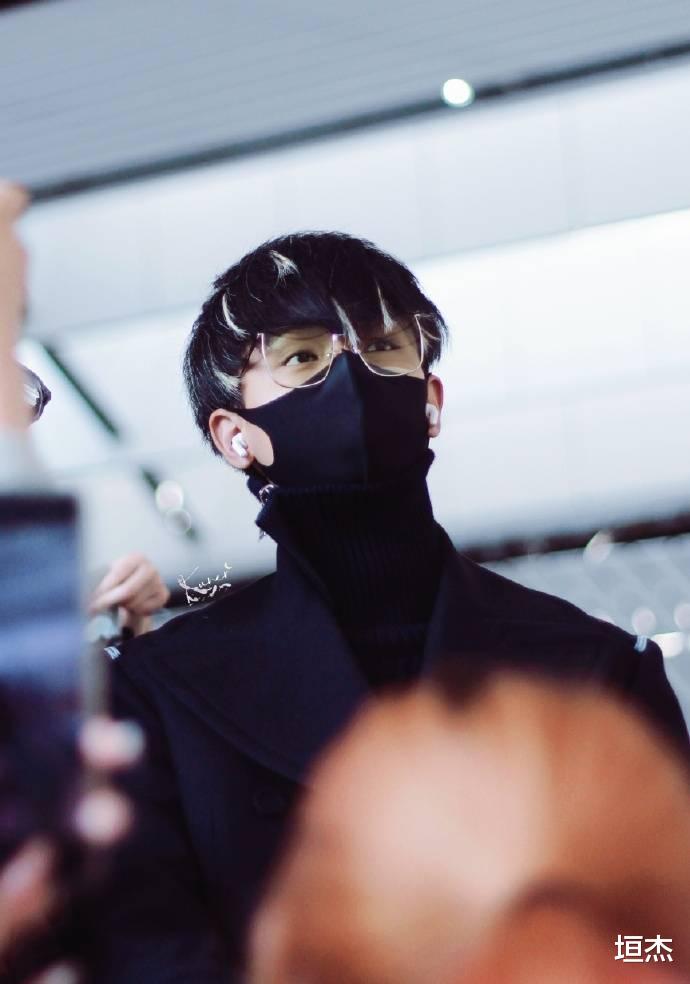 杨笠|秦霄贤究竟有多火？跨界获央视六公主点名，与白鹿拯救跑男收视