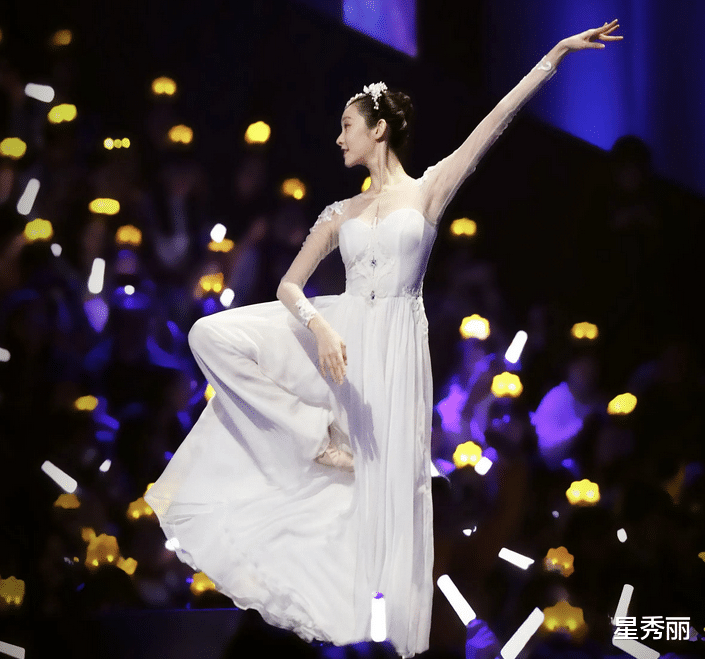 宋轶 女星和素人是不是真的不一样啊？麦迪娜产后身材都比大部分女孩好