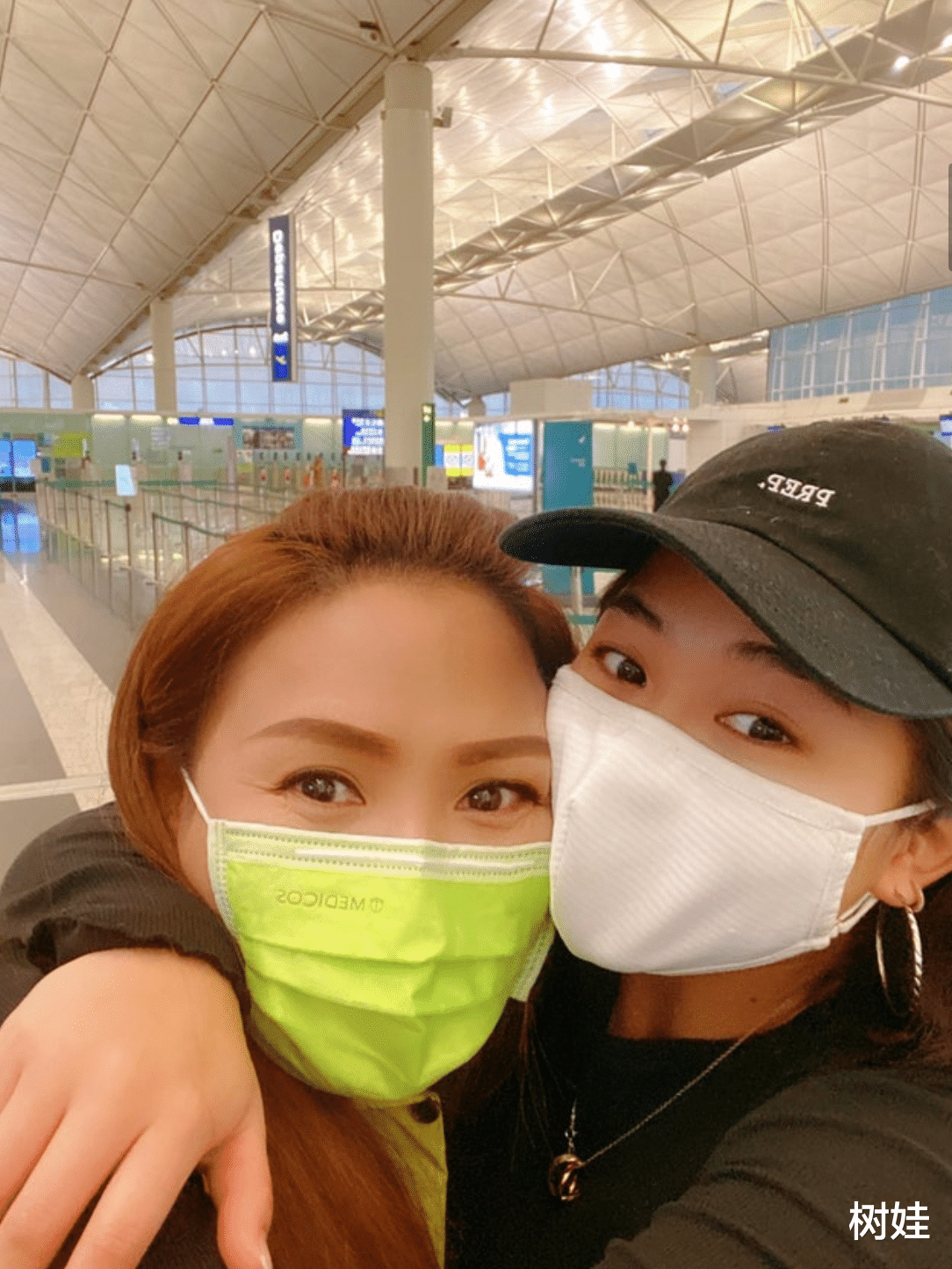 黎瑞恩|黎瑞恩送18岁女儿出国读书，机场相拥依依不舍，叮嘱学成报效祖国