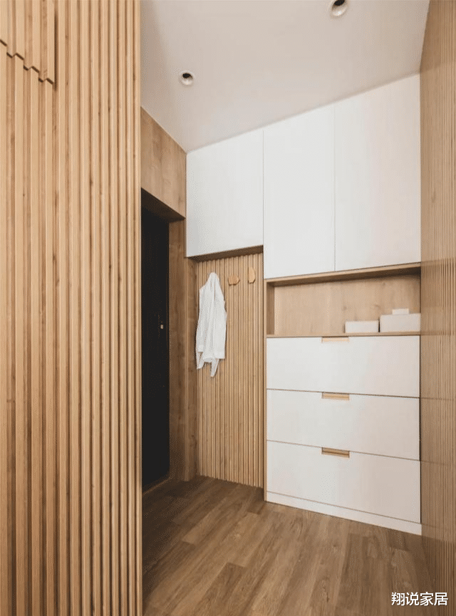 |全屋“大白墙”你敢相信？夫妻“穷装”新房，素雅又温馨，真羡慕