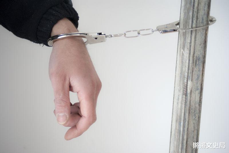 孤儿院 穷小子假扮王子几十年，诈骗上亿美元，因为点错一道菜露馅被捕