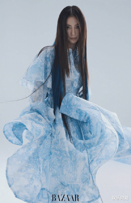 孙俪|女星十一月刊封面比拼！baby大秀凹凸身材，孙俪铆钉造型好反转