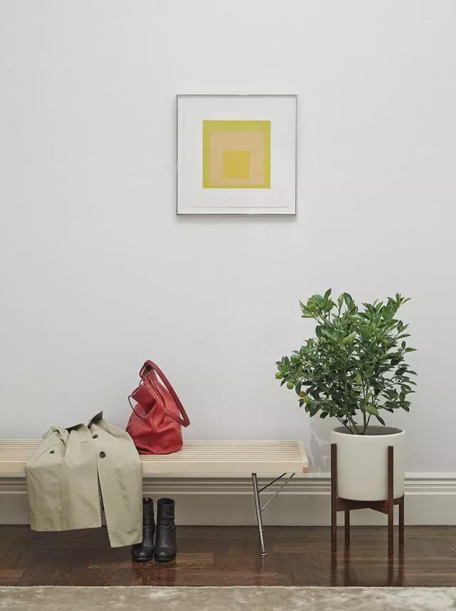 小姐姐|90后小姐姐住155平,客厅背景墙改成书架装到顶,收纳1㎡也不浪费