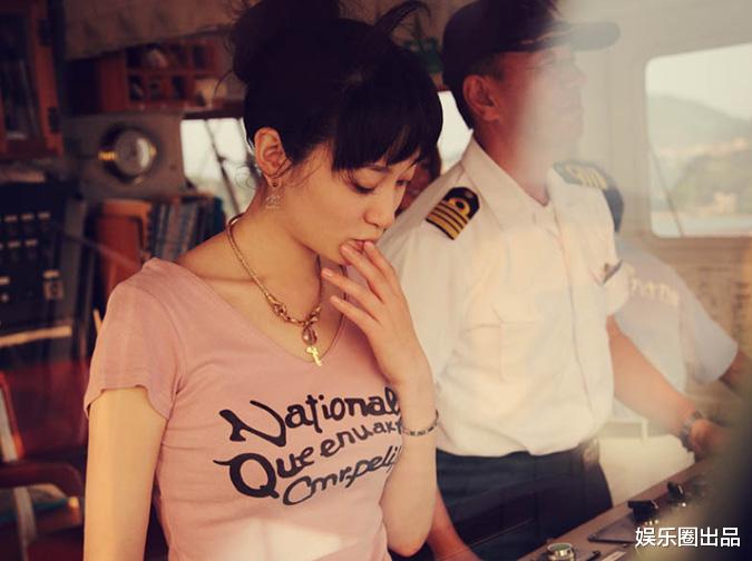 李小冉|李小冉的度假照火了，衣着朴素被指平平无奇，网友：以为是路人