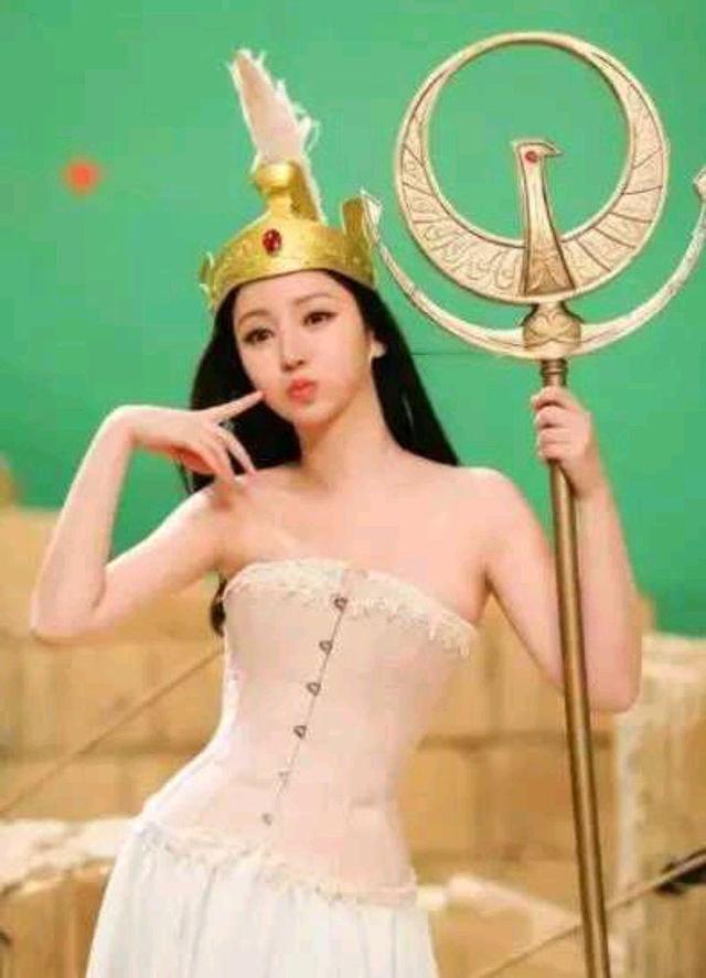 华晨宇|柳岩“雅典娜”女神照遭网友调侃:这雅典娜感觉不正规