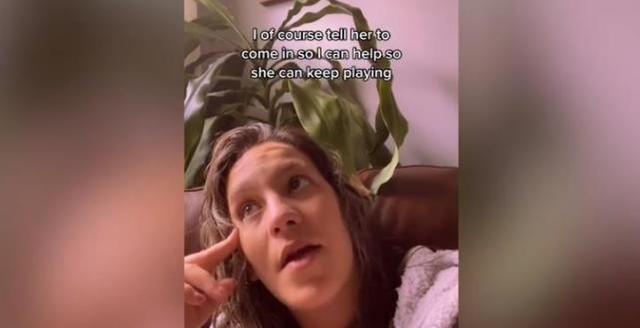 美国 大型社死现场！美国女子正洗澡，小女儿拿着手机进行了直播