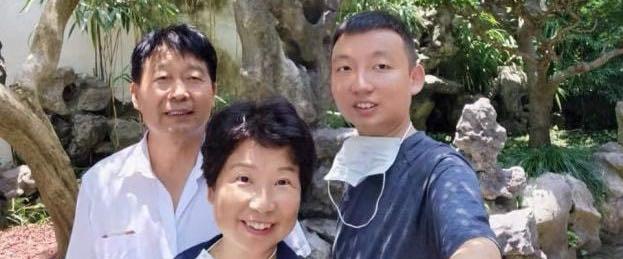 一只麦兜 杜妈不为孙子庆生,赴京与彬彬开心合唱黄梅戏,网友:比许敏好