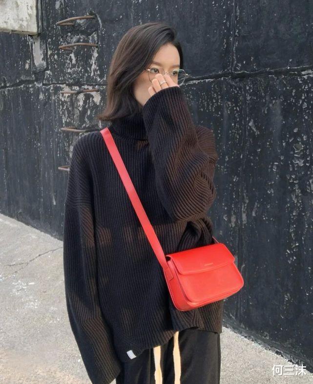 何三沫 秋冬穿搭不要搭配太多元素，有时候穿一件毛衣就够了，温柔又耐看