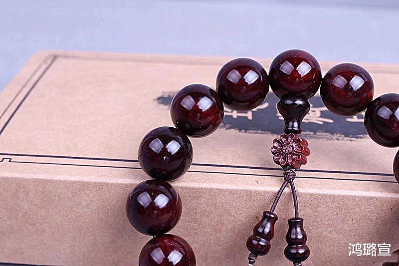 奇石|为何小叶紫檀千元之下都为假货？这三点让真相浮出水面！