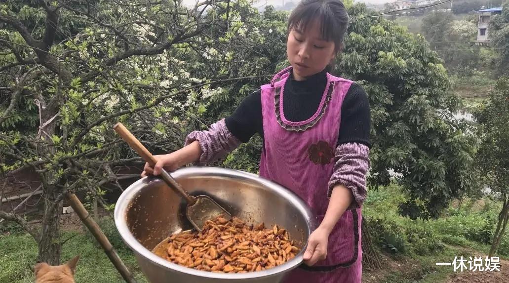 央视|网红牛爱芳、小春花翻车，桃子姐得央视称赞，同风格不同命运！