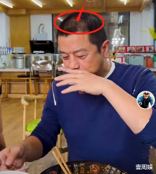 |李亚鹏下馆子吃面条，跟谢霆锋口味一样，老板娘的话亮了！