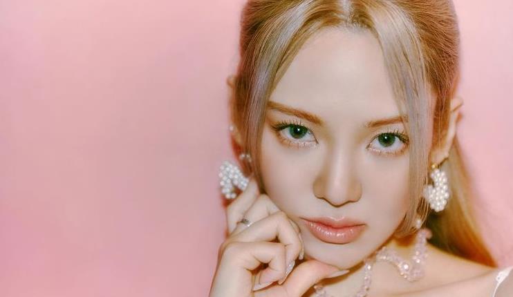 佟丽娅|少女时代孝渊在老板李秀满身边翩翩起舞，可爱笑容太疗愈！