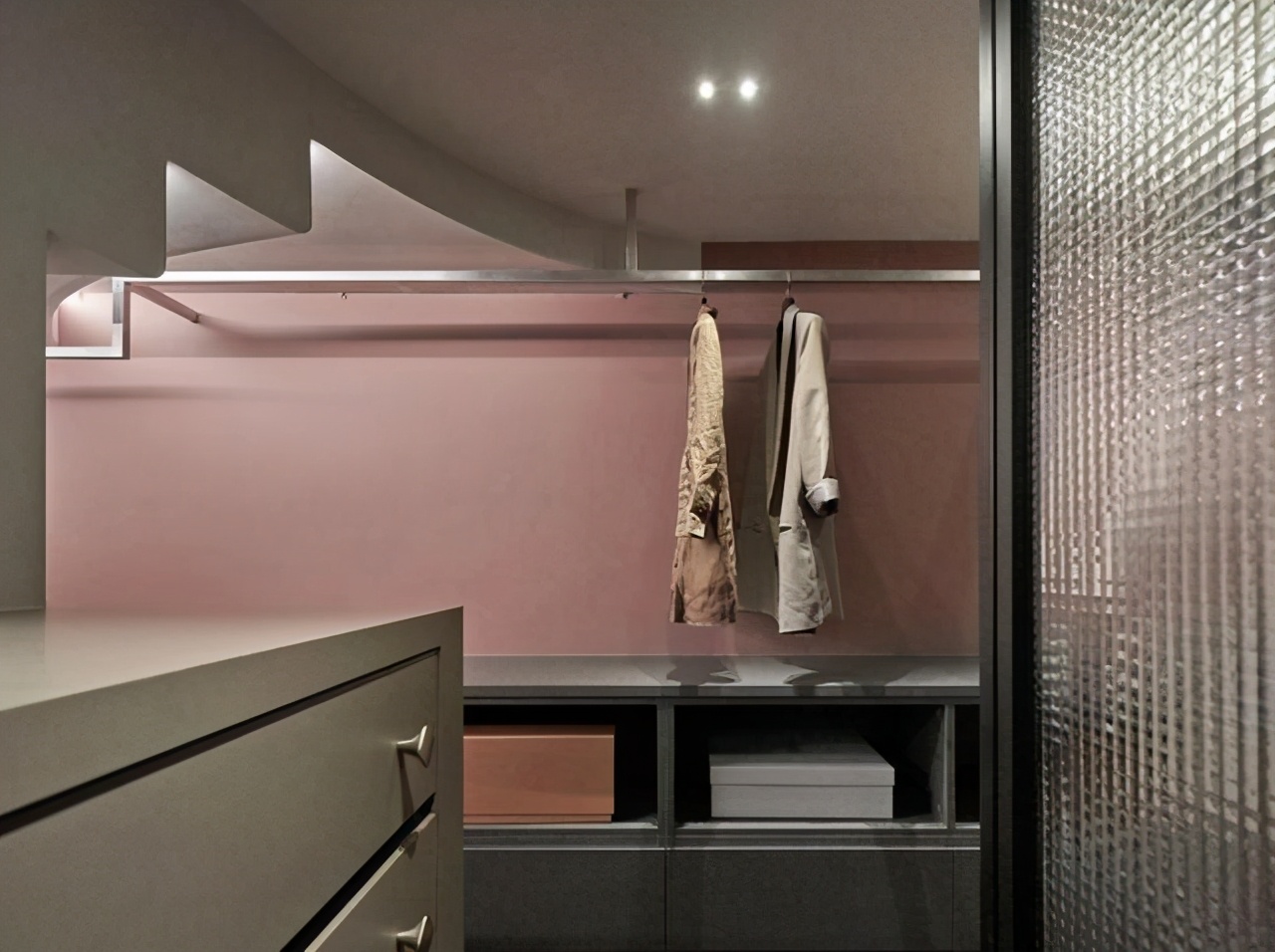 设计师|她在56㎡复式户型中加入旋转楼梯，空间婉转像迷宫，效果太惊艳