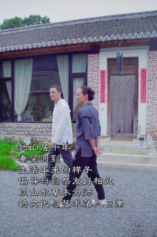 李亚鹏|李亚鹏山中访老友？穿素衣吃柴火饭，用扇子生火被赞接地气