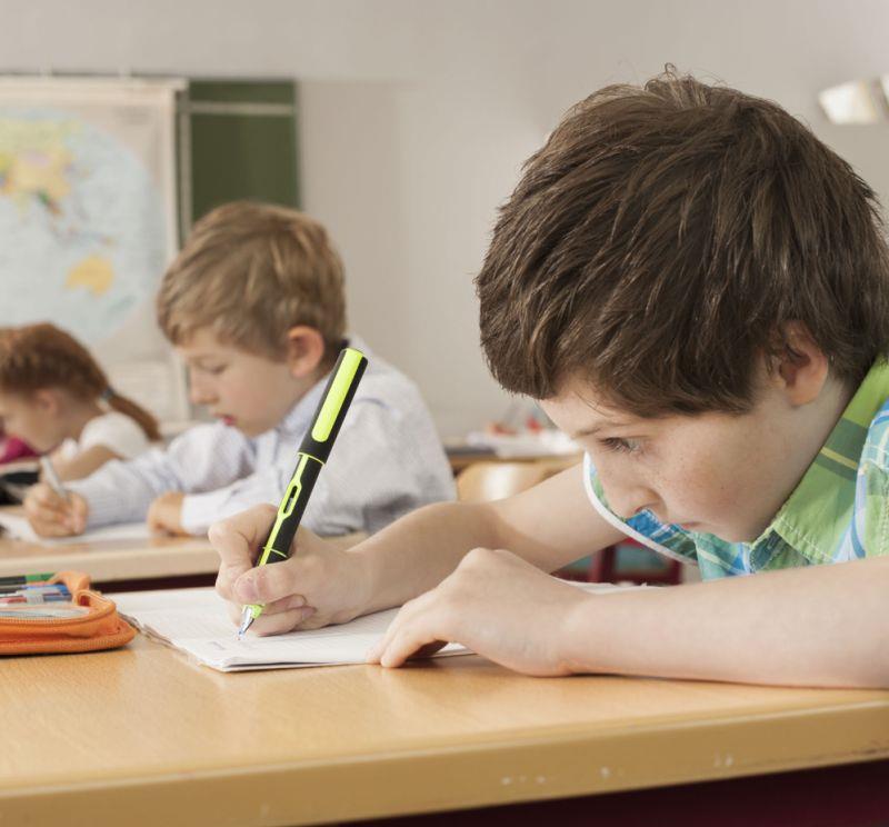 最佳视角|孩子缺少自控能力，发挥出主导作用，严格管教并磨炼他们