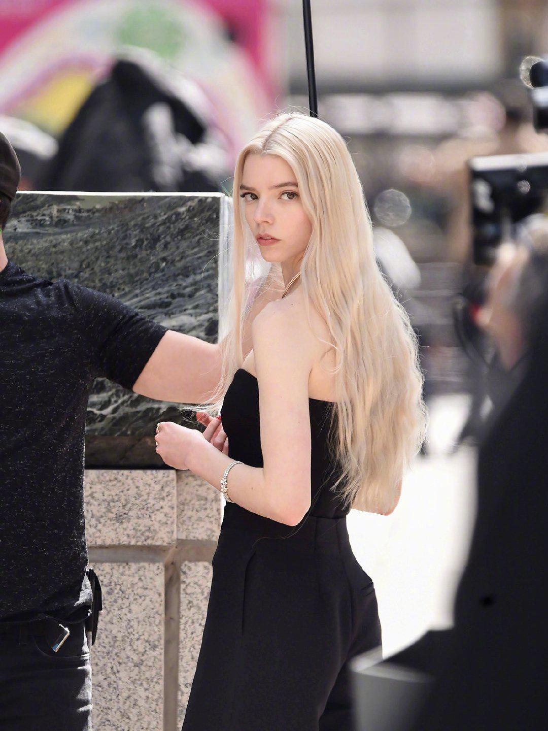 王冰冰|AnyaTaylorJoy：好莱坞当红小花