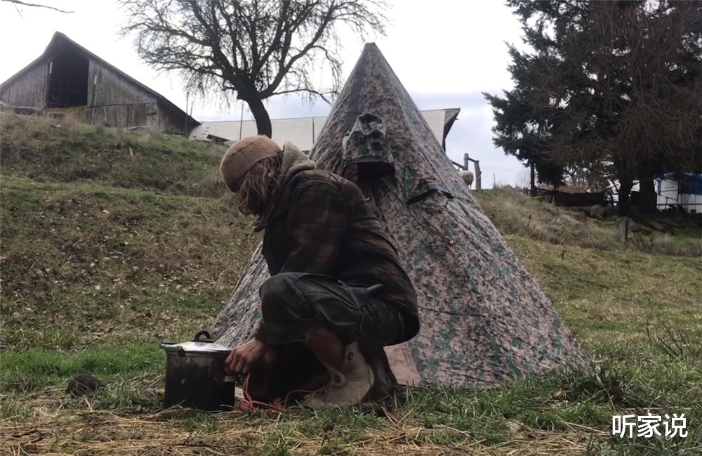 听家说|他住在2㎡破旧三轮车中，养4只羊为伴，边牧羊边流浪转眼已过12年