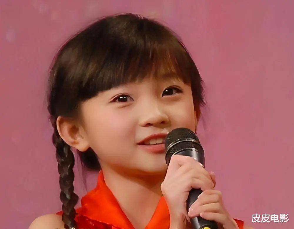 假唱|有人反拿话筒唱完整首歌，假唱歌手治理如何？今年春晚是转折点