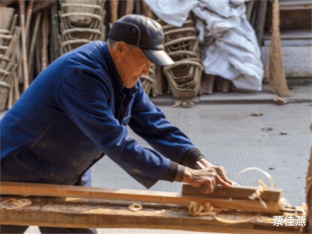 招聘|45岁农民工娶24岁外国美女，婚后生下混血儿住工地，如今却很幸福