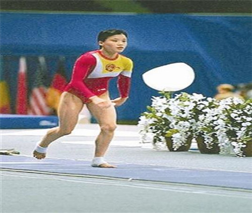 桑兰|跳马冠军桑兰高位截瘫，以各种理由索要巨额赔偿，骗了世界17年？