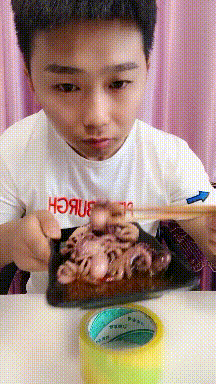 小娱儿花无缺 “以前租客留下来的物件，打扫卫生时床底下发现的，这该咋处理”，哈哈哈！