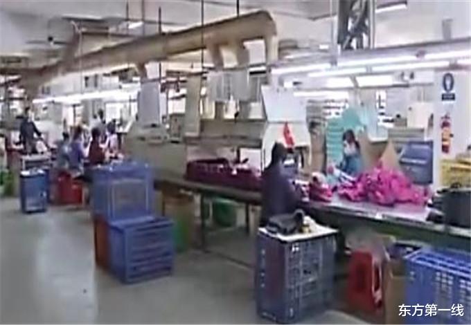 赵勇 男子驾驶无牌车被拦 撞交警继续逃离 被抓后发现他另有身份