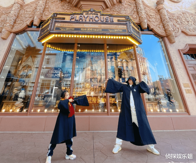 明星素颜|包文婧晒全家出游照，饺子暴风抽高，包贝尔被拍成一米八大长腿