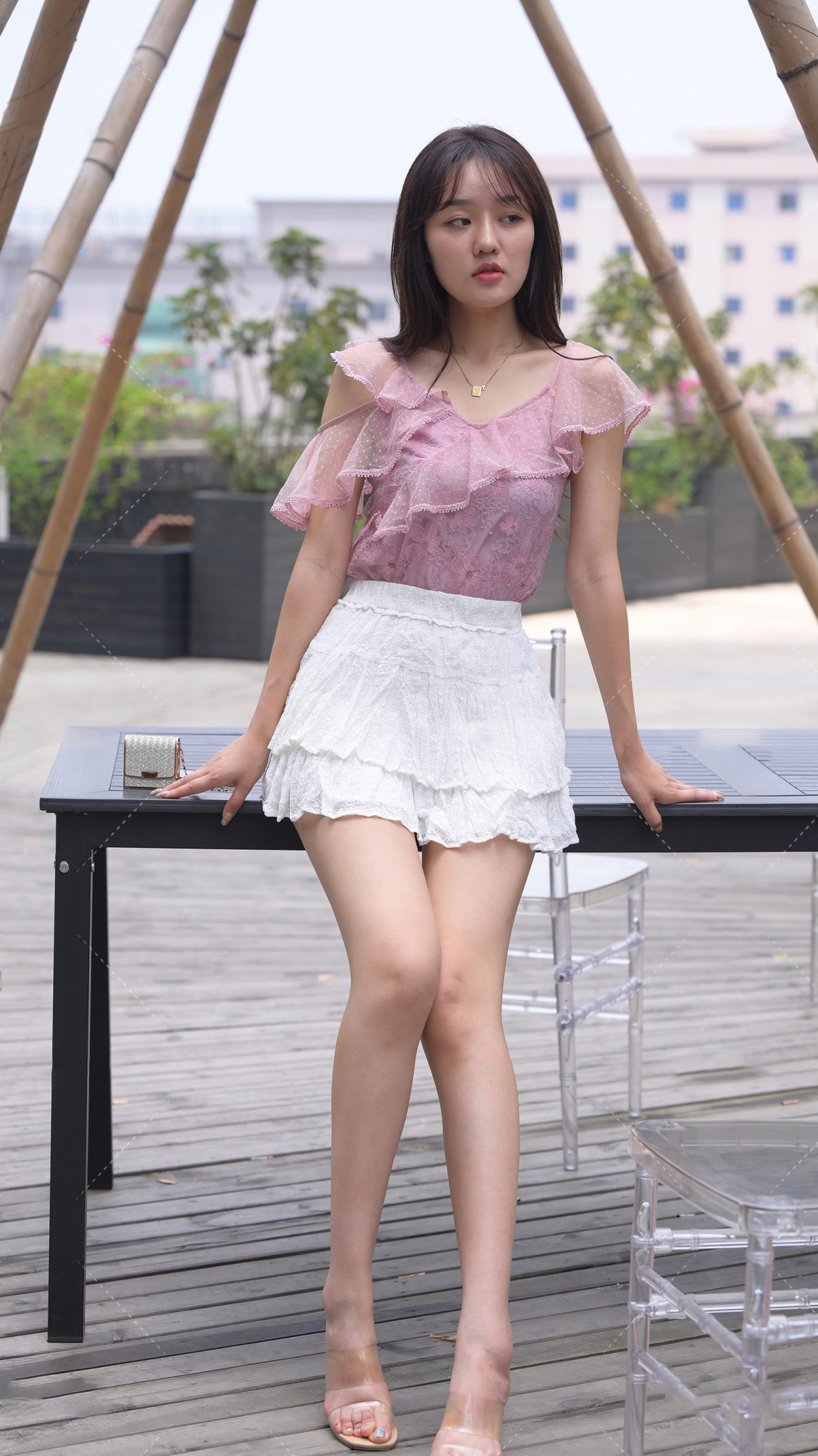 就聊一下|年轻女孩夏天多穿短裙，再运用糖果色搭配，减龄又凸显青春气质