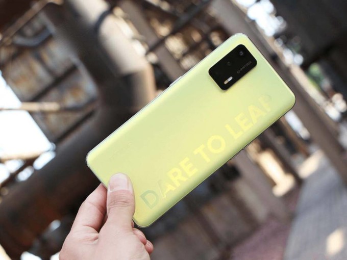 跑分|跑分70万价格创新低，6400万三摄+8GB+屏幕指纹，已降至1299元