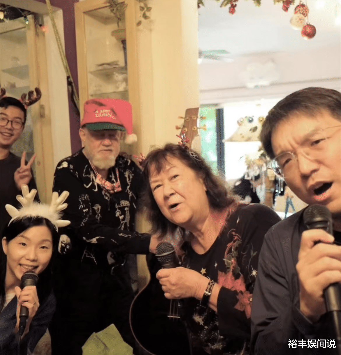 许冠杰|许冠杰全家相聚过圣诞节，家族强大近20个人，许冠文携妻子现身