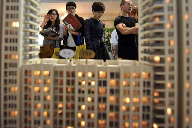房价|楼市传来2大信号，房价真的要降了？这一次可能是真的