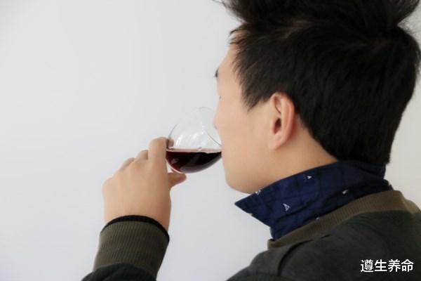 胃炎|白酒对身体到底好不好?纯粮白酒能抗癌,真假?