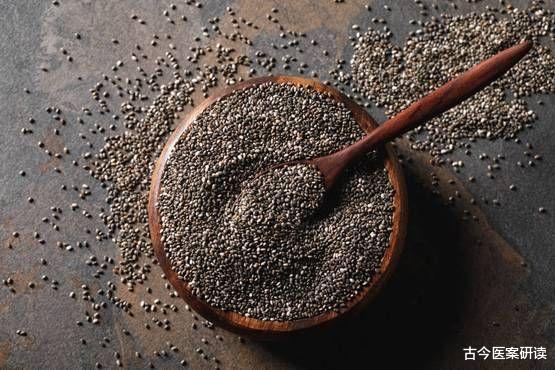 医生|吃一口等于用“钢丝球”刮胃，消化科医生：常吃1零食，胃迟早“烂透”