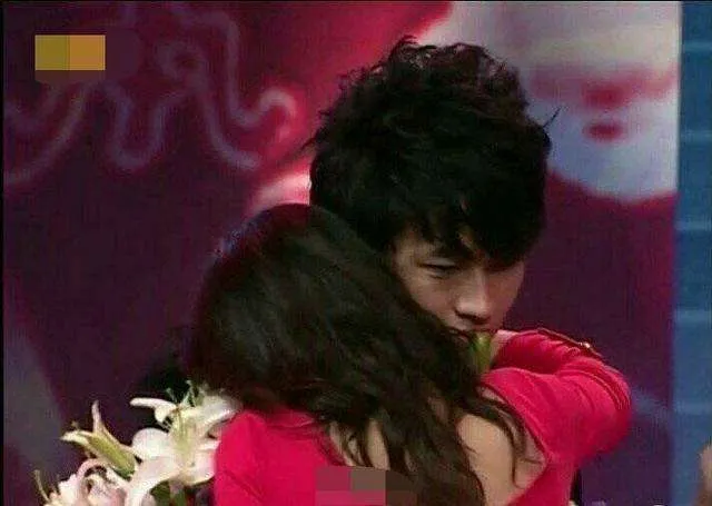 魏晨|秘密恋爱15年终于结婚，妻子身份曝光后，6亿网友恭喜：神仙爱情也太甜了吧！