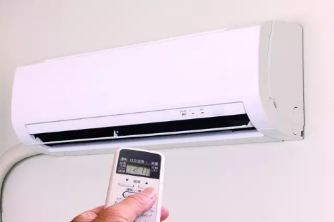 开空调要不要开门窗？听专家一说，终于明白吹久空调胸闷的原因