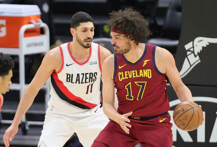 骑士队|炸裂！首秀7分钟狂砍1分6篮板1助1帽，就这，怎么还好意思说退役！