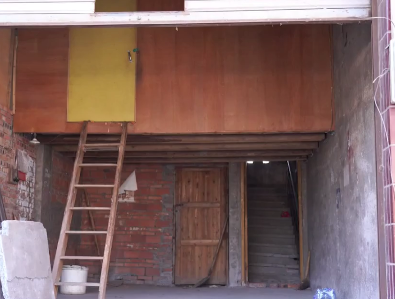|喜购住房安顿父母，遇上难缠邻居，十年时间打了两场官司